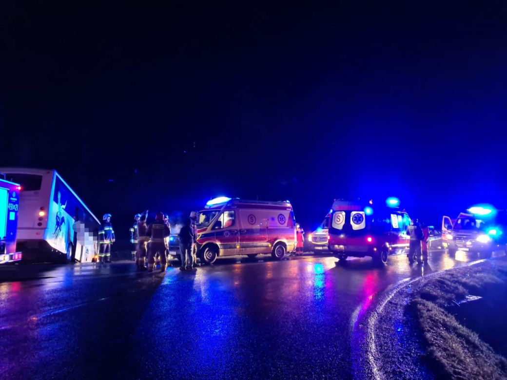 Autokar z dziećmi rozbił się pod Łukowem!