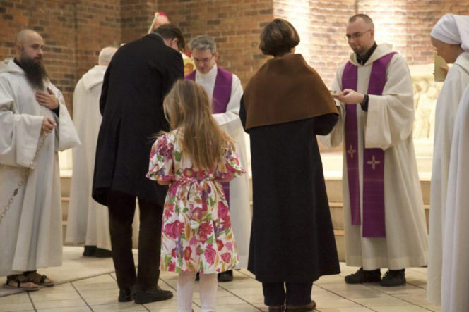 Spędzili 42 godziny na modlitwie w Warszawie. Powód może szokować