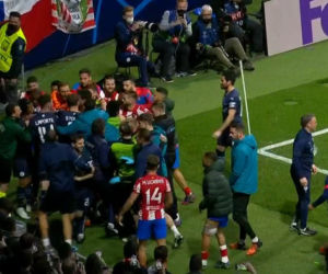 Zadyma podczas meczu Atletico - Manchester City