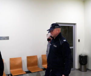 Ksiądz Mirosław porąbał siekierą i podpalił starego znajomego?! W sądzie szok: mam dziecko