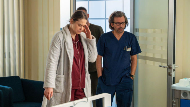 Na dobre i na złe odc. 987. Artur Bart (Piotr Głowacki), Aleś Zagajewski (Paweł Małaszyński), Iga Kaczorowska (Anna Szymańczyk)