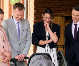 M jak miłość odc.1896. Sławek (Maciej Zuchowicz), Agata (Lidia Pronobis), Martyna (Magdalena Turczeniewicz), Jakub Karski (Krzysztof Kwiatkowski)