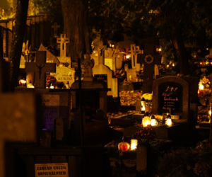 Warmińsko-mazurskie cmentarze rozświetlone tysiącami zniczy [GALERIA]