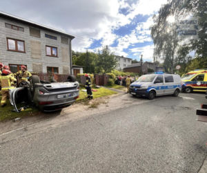Straciła panowanie nad kią i uderzyła w ogrodzenie. Kierująca była pijana