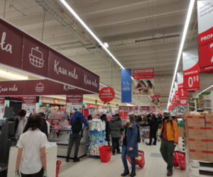 Warszawiacy szturmują sklepy przed Sylwestrem