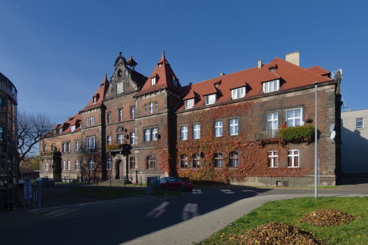 To miasto w województwie śląskim jest jednym z najgęściej zaludnionych w Europie. Leży blisko Chorzowa