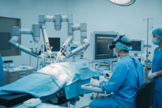 Precyzyjna operacja guza nerki bez dużych cięć. Słupsk korzysta z przełomowej technologii