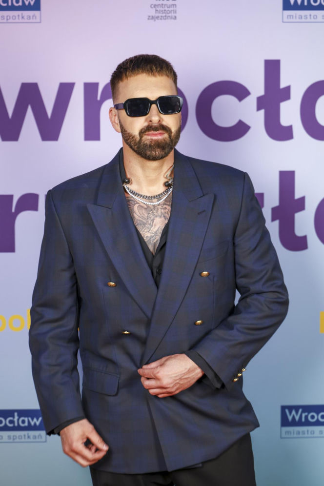 Grzegorz Hyży kiedyś i dziś. Od skromnego chłopaka z "X Factora" do ikony męskiego stylu