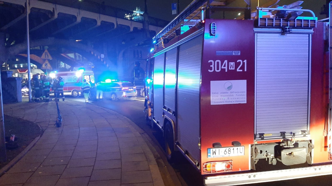 Policyjny pościg na Wisłostradzie. 41-latek rozwalił auto o filar mostu. Był pijany i pod wpływem narkotyków