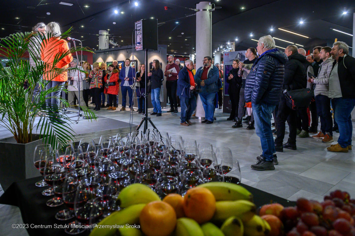 „Światło melancholii”. Wystawa fotografii Laury Makabresku w Centrum Sztuki Mościce