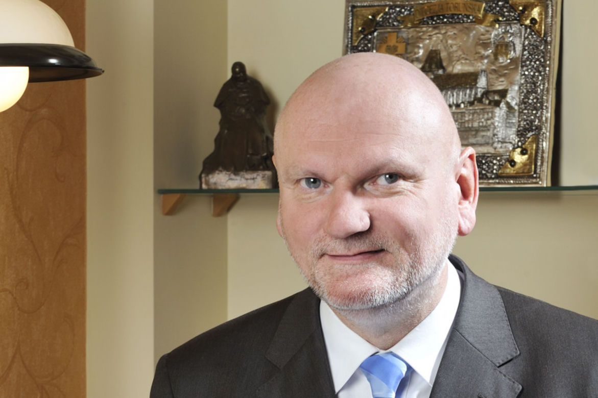 Łąki i piękne kwiaty pod oknem gabinetu prezydenta Torunia