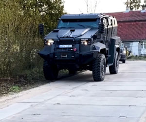 Szturm na dom mordercy! Miał zabić ojca i 44-latkę [ZDJĘCIA]