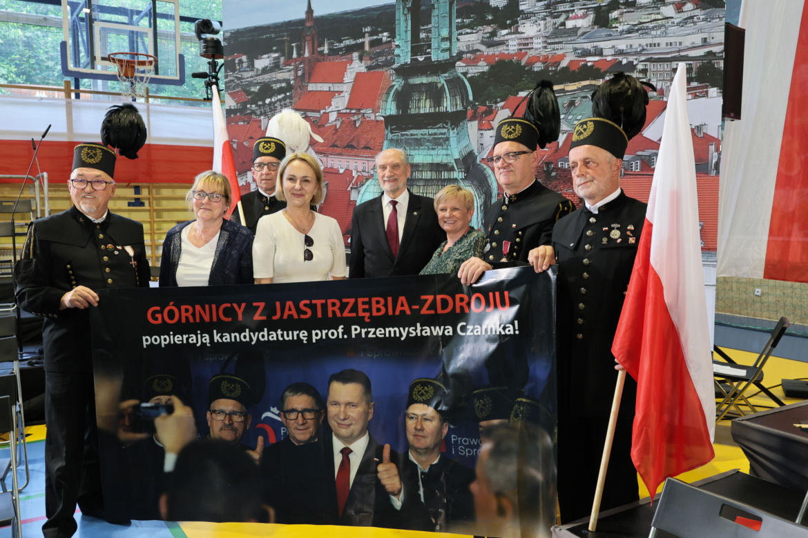 Przemysław Czarnek podczas otwartego spotkania z mieszkańcami Kalisza w hali OSRiR w Kaliszu