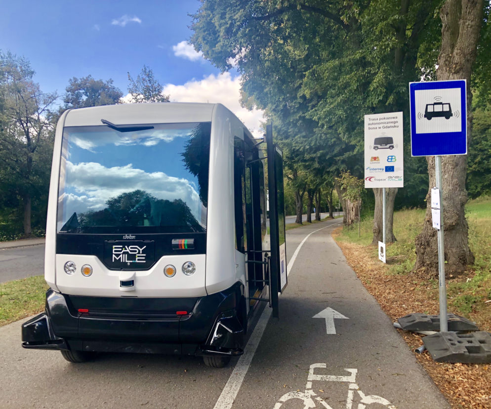 W Gdańsku od dziś kursować będzie autonomiczny autobus, który potrafi wyznaczyć trasę na podstawie systemu GPS i czujników.  