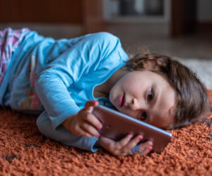 Zanim zablokujesz telefon dziecka, zrób jedną rzecz. To buduje zaufanie