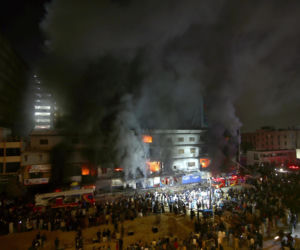 Pakistan/ Co najmniej 11 ofiar śmiertelnych pożaru w centrum handlowym w Karaczi