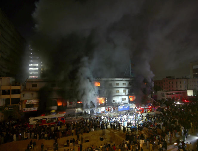 Pakistan/ Co najmniej 11 ofiar śmiertelnych pożaru w centrum handlowym w Karaczi