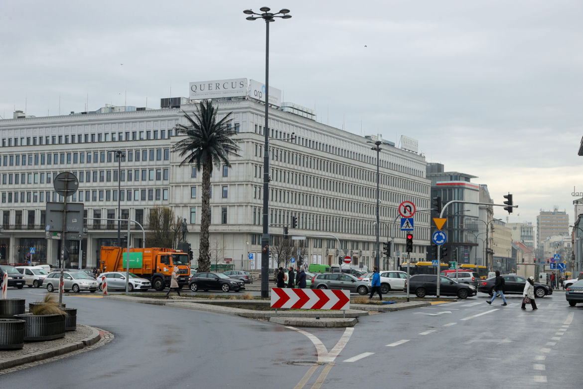 Rozgrzebane i źle oznakowane rondo de Gaulle'a. Drogowcy zapomnieli o swojej inwestycji?