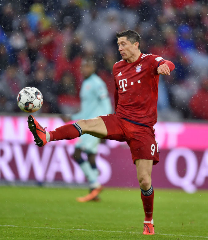 Haaland zachwyca od roku, Lewandowski Dekadę