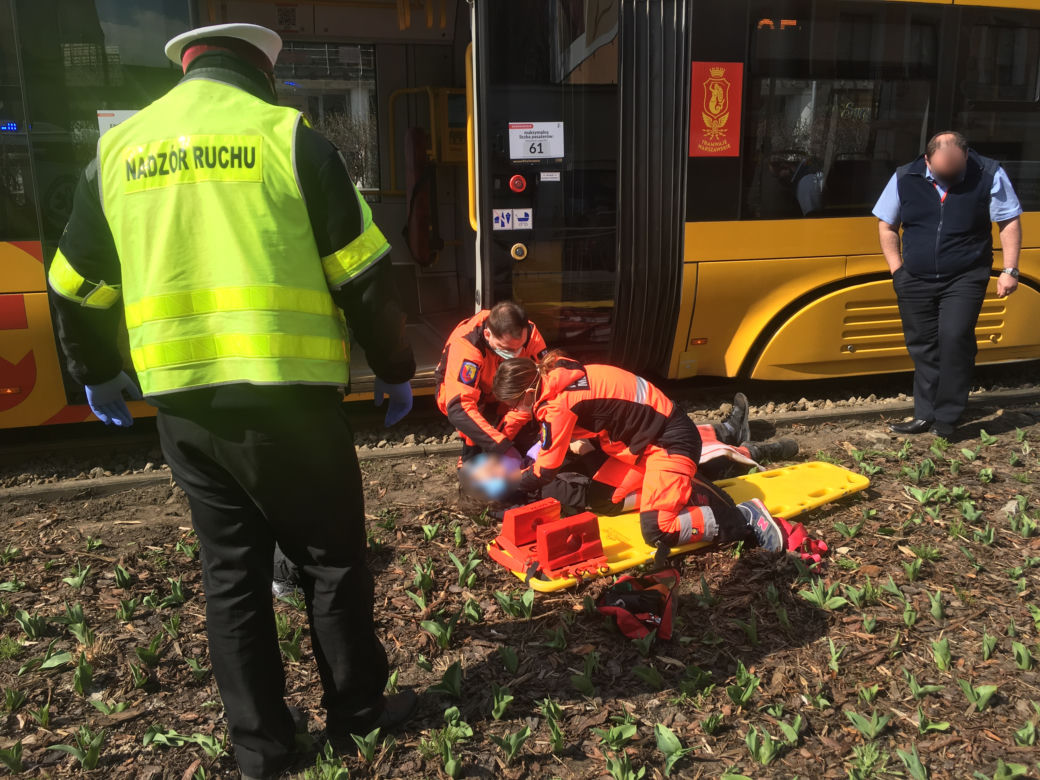 Potrącenie rowerzysty przez tramwaj na Puławskiej