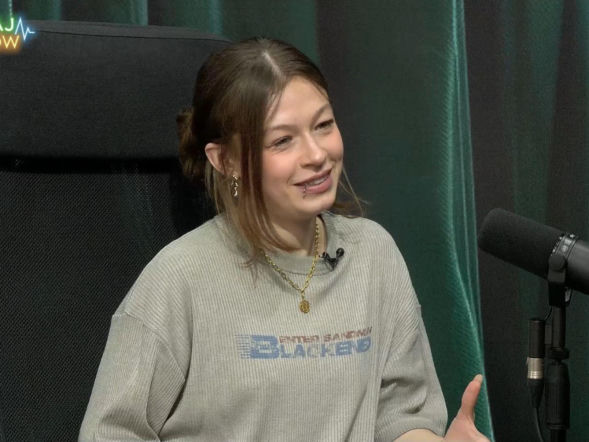 „Tiki znikają tylko wtedy, gdy śpiewam”. Zuza Jabłońska o życiu z zespołem Tourette’a