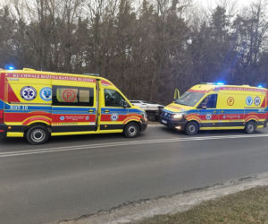Koszmar na drodze! Bus przewożący dzieci wypadł z drogi. W szoitalu jest 7 osób!