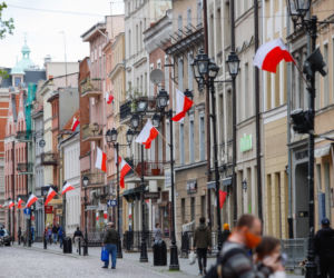 Święto Flagi i Konstytucji 3 Maja w Toruniu. Tak wyglądały w czasach pandemii koronawirusa