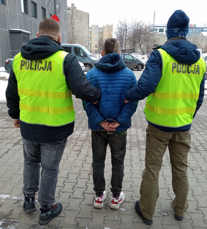 ŁÓDŹ: Podłożył ogień POD KIOSK, a później patrzył jak idzie z dymem. Budka PŁONĘŁA JAK POCHODNIA 