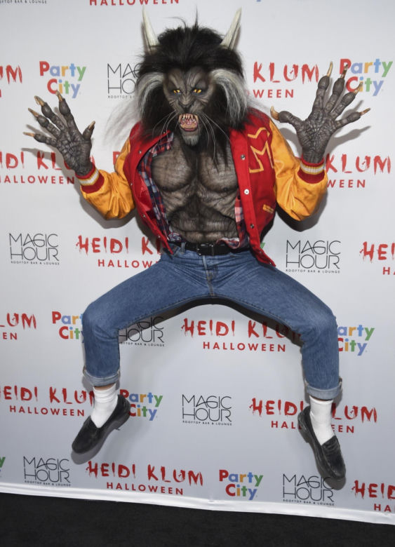 Heidi Klum jest niekwestionowaną królową Halloween. Jej przebrania wprawiają w osłupienie! Invision