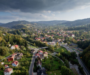Wakacje u źródeł. Tak Wisła zachęca turystów. Znajdziemy tu piękne górskie szlaki, spokojne leśne ścieżki, trasy rowerowe i wiele, wiele więcej [WIDEO, ZDJĘCIA]