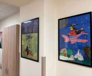 Obrazy z konkursu Magia Lotu na ściach oddziału chirurgii dziecięcej