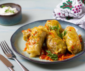 Gołąbki w rumuńskiej wersji. Domowy przepis, który rozgrzeje całą rodzinę