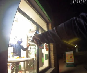 29-latek z Torunia myślał, że nocą mu się uda. Policjant wyciągnął broń