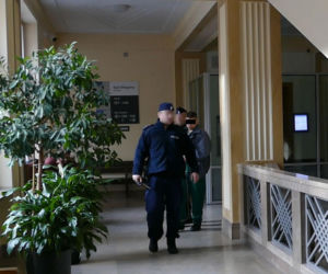 Przez godzinę katował własnego ojca. Złamał na nim siekierę, potem bił do nieprzytomności