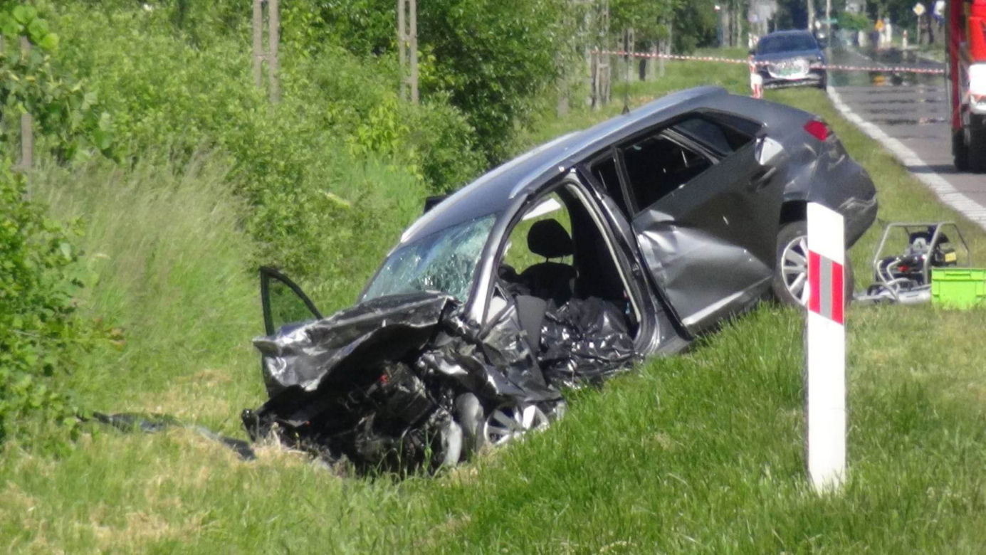 Śmiertelny wypadek pod Grodziskiem Mazowieckim. Jedna osoba zginęła, walczą o życie 12-letniego dziecka