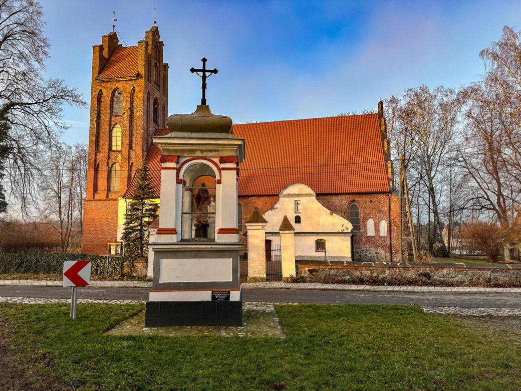 Skandal w Tolkowcu. Ksiądz zaatakował psa