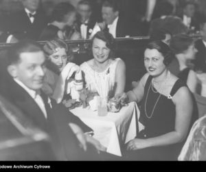 Sylwester w Warszawie sprzed lat. Tak stolica witała dawniej Nowy Rok