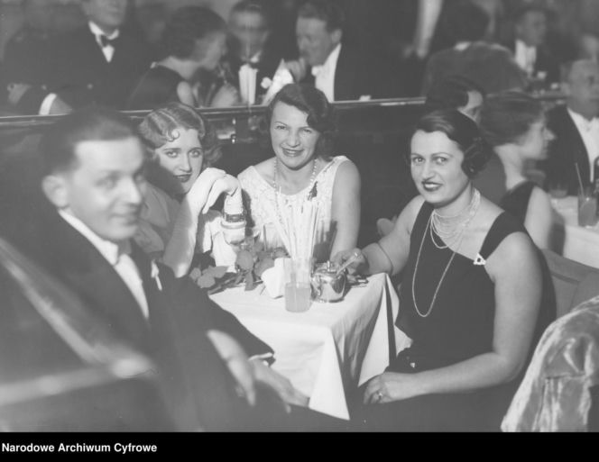 Sylwester w Warszawie sprzed lat. Tak stolica witała dawniej Nowy Rok