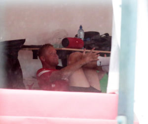 Kamil Glik i Przemysław Płacheta ćwiczą na siłowni w hotelu