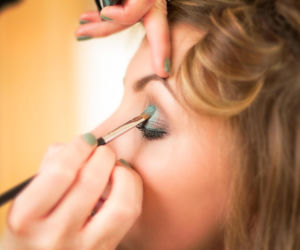 Tanie kosmetyki do 20 zł, które działają. Jakie perełki z drogerii warto kupić?