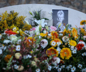 Pogrzeb Brigitte Bardot. Ikona kina spoczęła w nietypowej trumnie [Galeria]