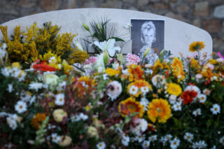 Pogrzeb Brigitte Bardot. Ikona kina spoczęła w nietypowej trumnie [Galeria]