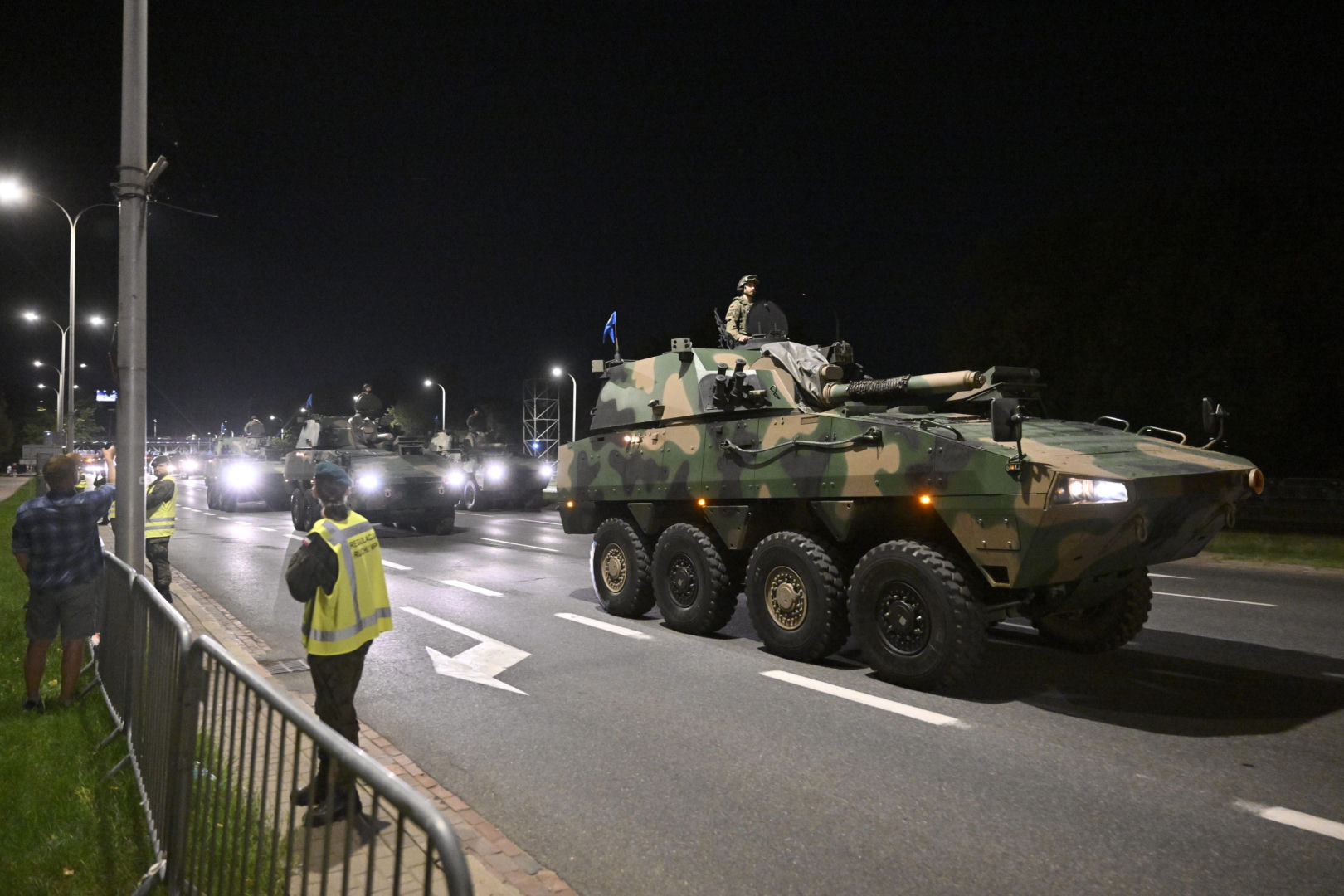 Nocna próba defilady wojskowej w Warszawie