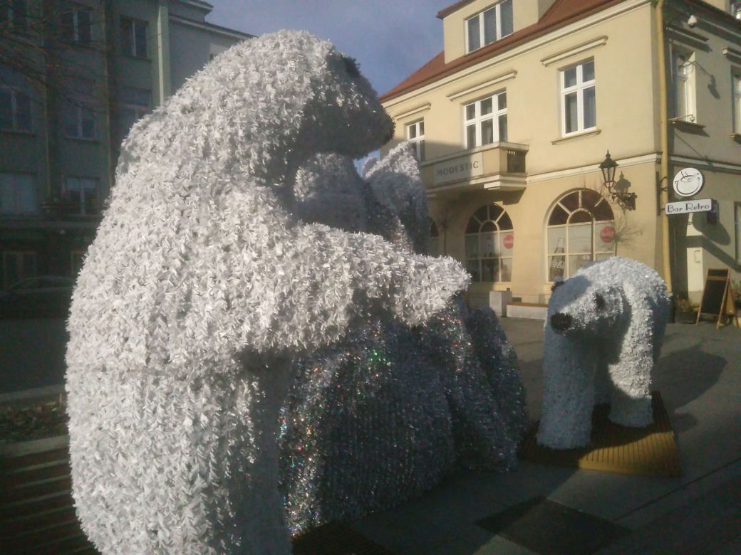 Białe misie na 3 Maja w Rzeszowie