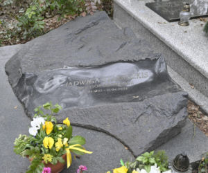 Tak wygląda grób prof. Jadwigi Staniszkis dwa lata po śmierci
