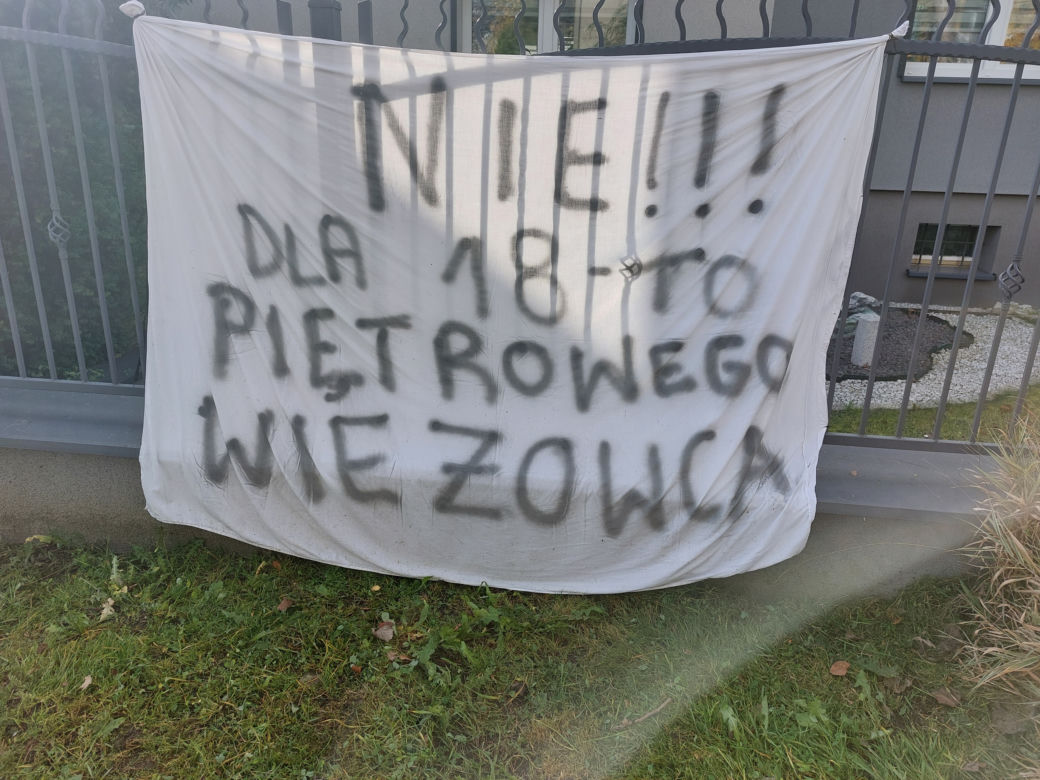 Protest przeciwko budowie wieżowca w Kostuchnie