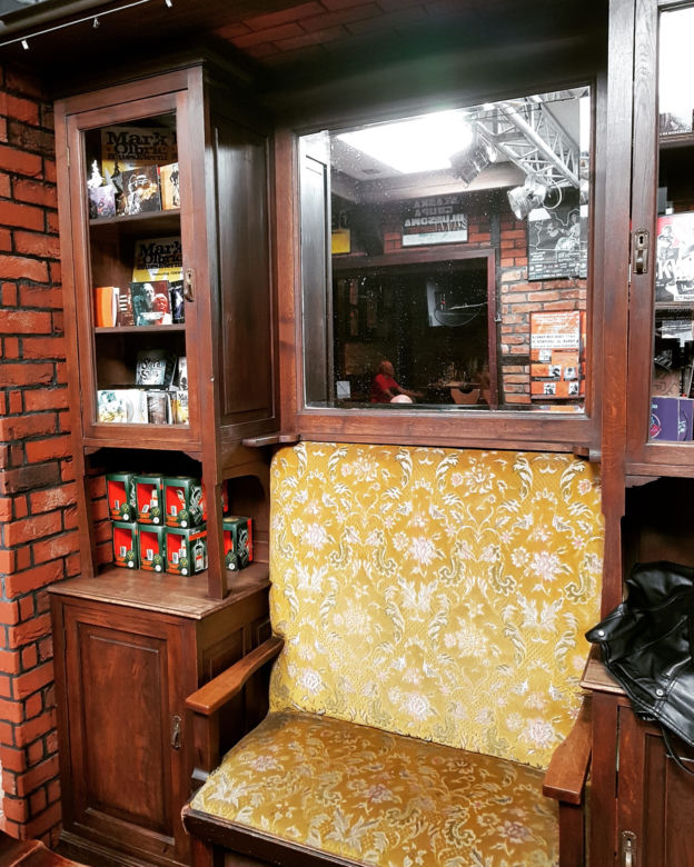 Legendarny toruński pub okradziony. Zginęła sentymentalna kolekcja nalewaków