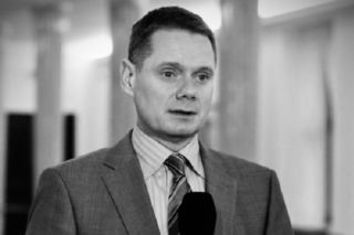 Data i szczegóły pogrzebu znanego polskiego dziennikarza. Prośba od rodziny. Okrutna choroba zabrała go w młodym wieku