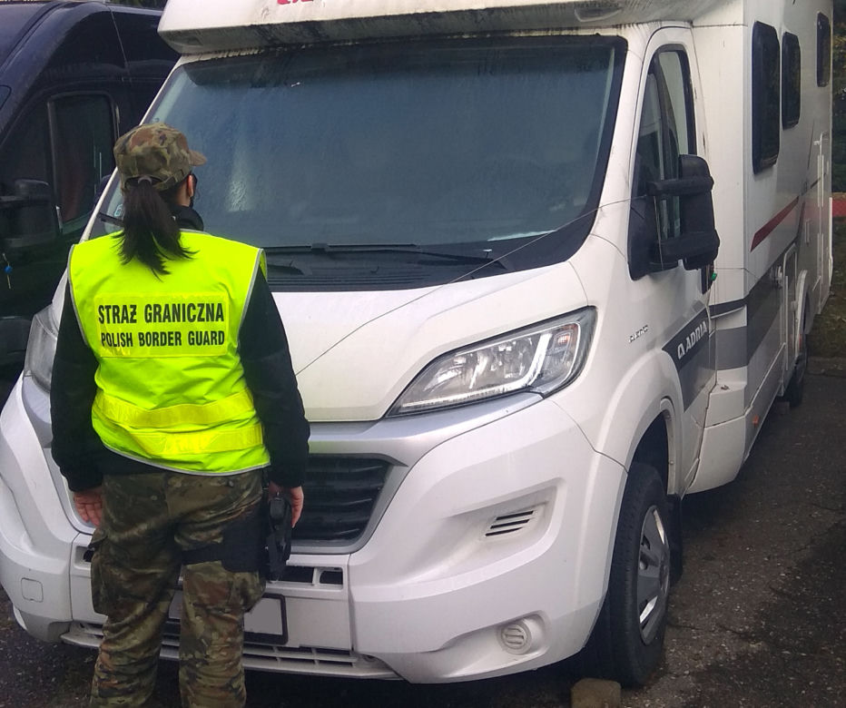 Kamper Fiat Ducato z przebitymi numerami