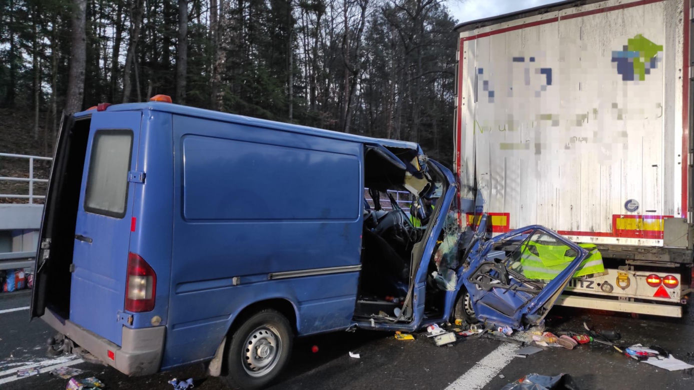 Tragiczny wypadek busa w woj. lubelskim. Jedna osoba nie żyje, jest wielu rannych [ZDJĘCIA]